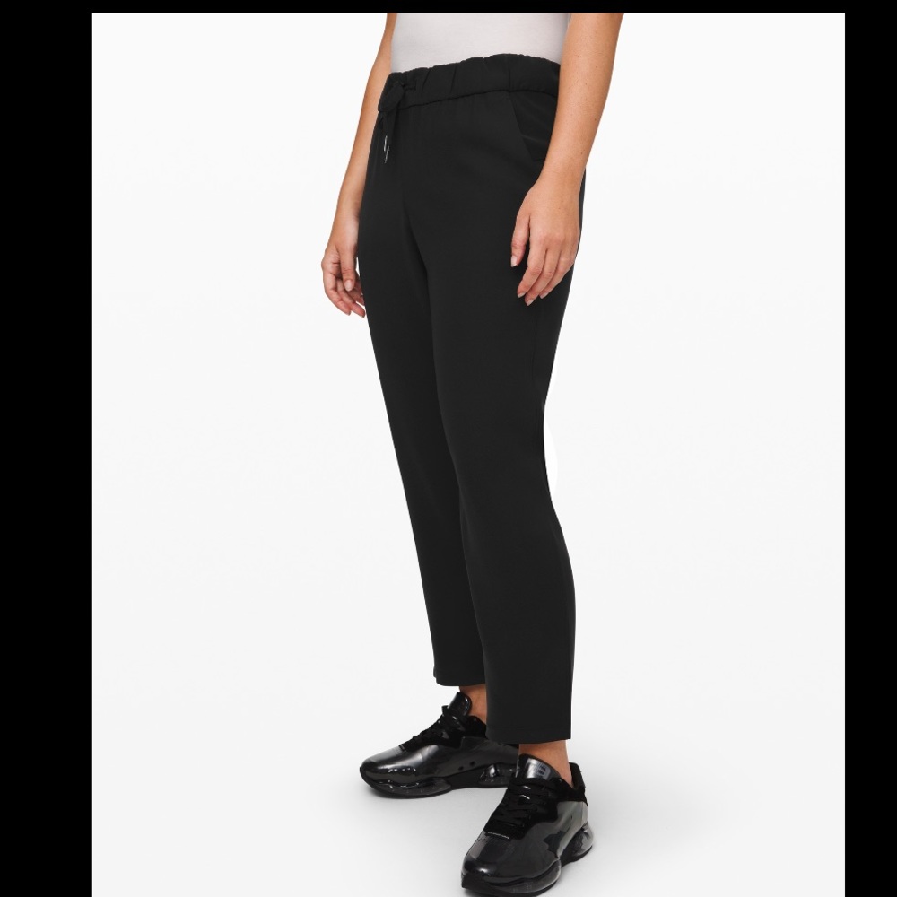 On The Fly 7/8 Woven Pant in Black by Lululemon